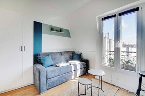 Apartment | Living area - Intimate Studio for 2 People - Batignolles (Paris)