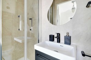 Apartment | Bathroom