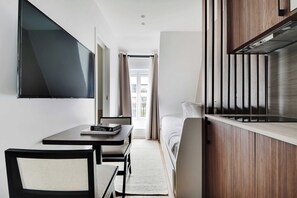 1 bedroom, laptop workspace, iron/ironing board, bed sheets - Lovely and Modern Studio - 2P - Passy (Paris)