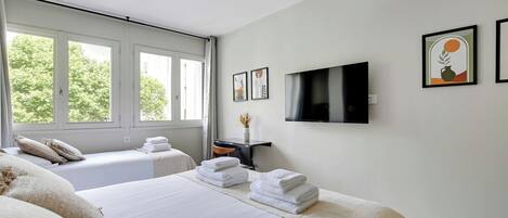 Apartment | 1 bedroom, laptop workspace, iron/ironing board, bed sheets