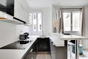 Apartment | Private kitchen | Cookware/dishes/utensils - Magnificent Studio - 2P - Ternes/arc de Triomphe (Paris)
