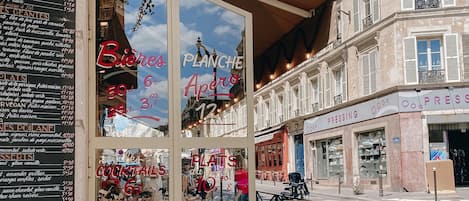 Apartment | Outdoor dining