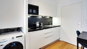 Unclassified image, 3 of 9, button - Studio Sleek & Refined - Levallois-perret (Levallois-Perret)