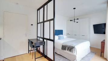 Apartment | Laptop workspace, iron/ironing board, bed sheets