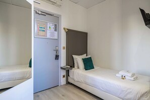 1 bedroom, bed sheets