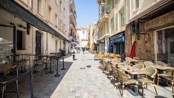 Apartment | Outdoor dining