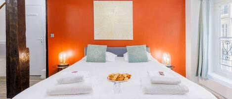 1 chambre, espace de travail pour ordinateur portable