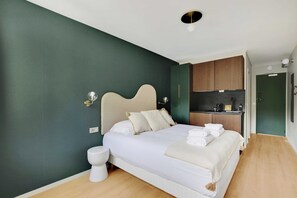 1 bedroom, laptop workspace, iron/ironing board, bed sheets - Modern "green Suites" Residence - Meudon/velizy (Meudon)