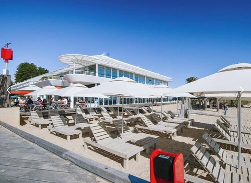 This apartment is a 2 bedroom(s), 2 bathrooms, located in Fremantle, WA.
