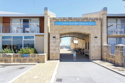This apartment is a 2 bedroom(s), 2 bathrooms, located in Fremantle, WA.