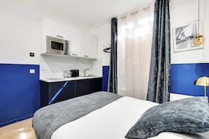 Apartment | 1 bedroom, laptop workspace, iron/ironing board, bed sheets