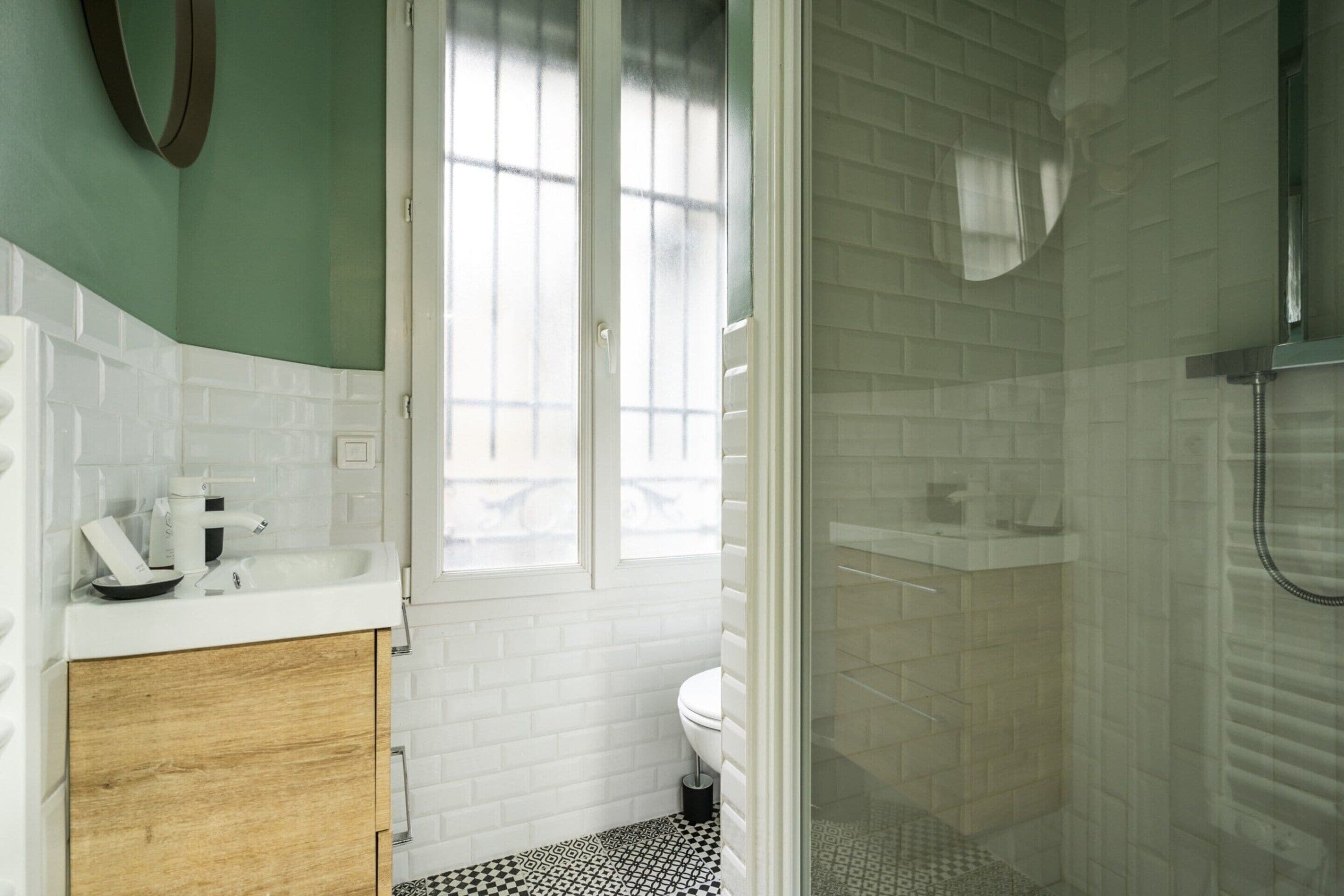 Apartment | Bathroom | Hair dryer, towels