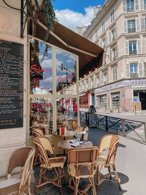 Apartment | Outdoor dining - Charming Studio - 2P- Le Marais (Paris)