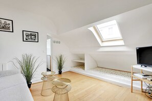 Apartment | Living area - Cosy Studio for 2 People - Bastille (Paris)