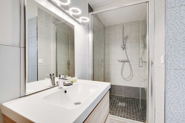 Apartment | Bathroom | Hair dryer - Cosy Studio for 2 People - Bastille (Paris)