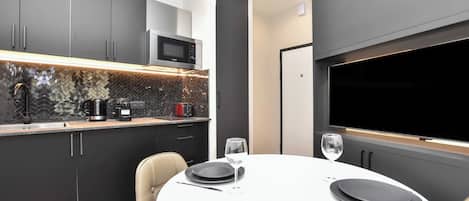 Apartment | Dining