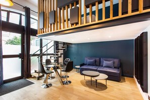 Apartment | Interior - Modern Studio for 4 People - Arc de Triomphe (Paris)