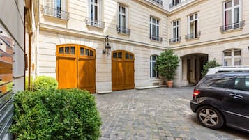 Apartment | Property grounds