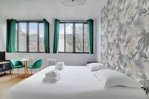 Apartment | 1 bedroom, laptop workspace, iron/ironing board, bed sheets - Beautiful Studio - 2P - Parc de Belleville (Paris)