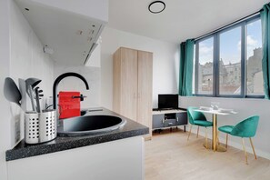 Apartment | Private kitchen - Beautiful Studio - 2P - Parc de Belleville (Paris)
