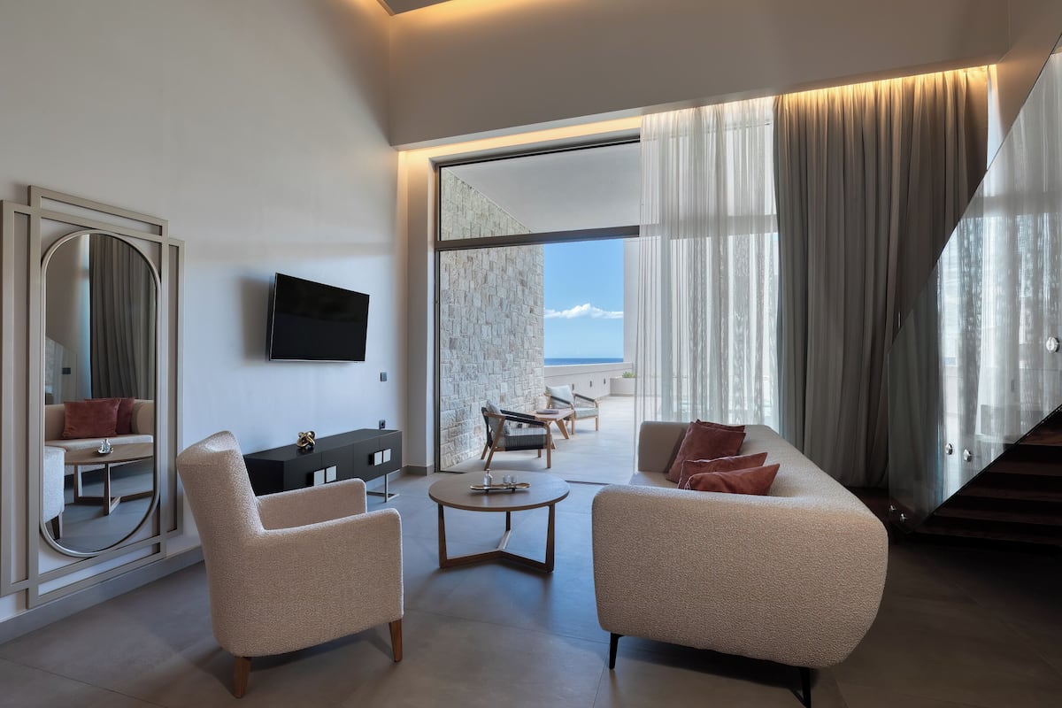 Luxury Σουίτα, Ιδιωτική Πισίνα | Χρηματοκιβώτιο στο δωμάτιο, γραφείο, χώρος εργασίας για λάπτοπ