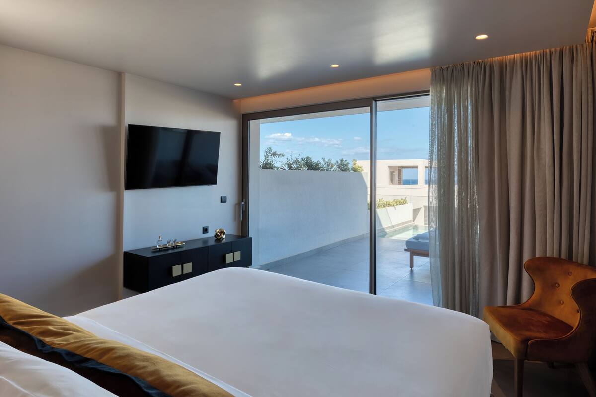 Ivory Gold Suite Side Seaview Individual Pool