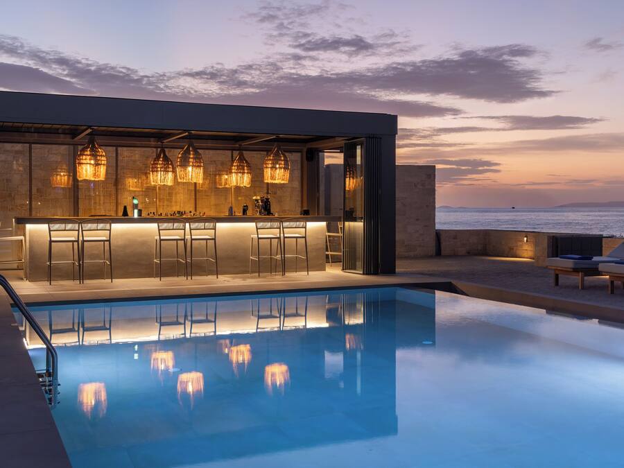 Bar junto a la piscina