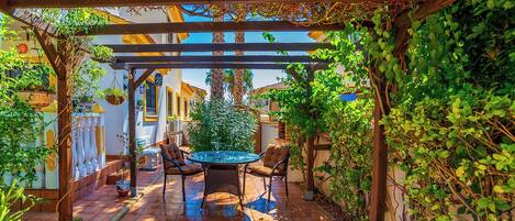 تناول الطعام بالخارج