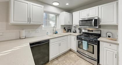 2 Story Home in Round Rock Sleeps 16 Guests