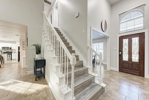 2 Story Home in Round Rock Sleeps 16 Guests