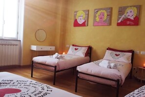 4 bedrooms, iron/ironing board, WiFi, bed sheets