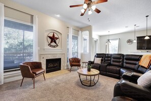 Smart-TV, fotballspill, bordtennis og kontorer