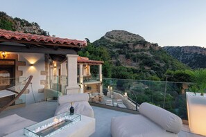Luxe villa, privézwembad, uitzicht op bergen | Terras