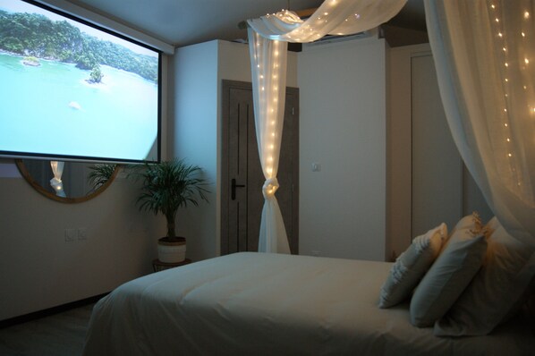 1 bedroom, free WiFi, bed sheets - Romantic room in nature (Lunas)