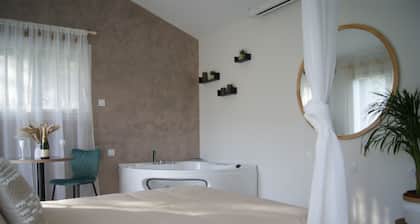 Romantique room/ Rendez-vous Secret 李