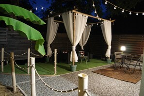 Outdoor dining - Romantic room in nature (Lunas)