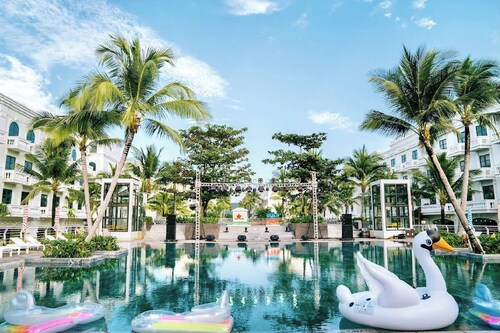 The Costis Homestay & Hotel 