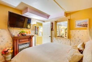 2 bedrooms, in-room safe, iron/ironing board, free WiFi
