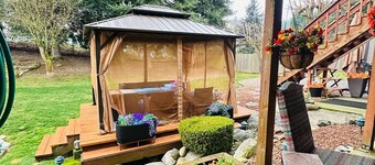 	Hot Tub, Sauna, Gym                         Private 2BR Retreat
