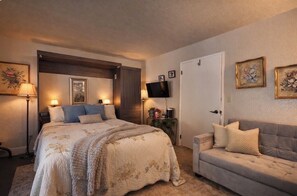 2 bedrooms, in-room safe, iron/ironing board, free WiFi