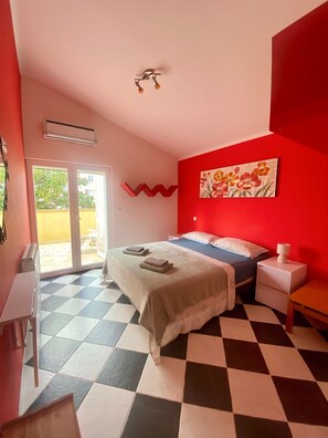 4 bedrooms, WiFi - Spacious 4-bedroom apartment in charming Poreč with WiFi, AC (Porec)