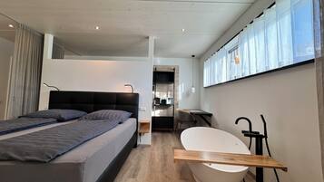 1 bedroom, desk, iron/ironing board, free WiFi