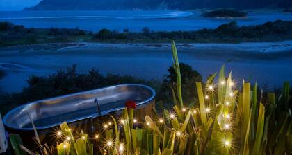 A cute secluded hut with ocean views