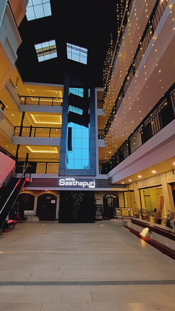 Front of property - Hotel Sasthapuri (Kozhikode)