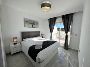 Superior Penthouse, Golf View | Soundproofing, free WiFi - Serinamar - Dama de Noche (Marbella)