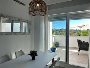 Superior Penthouse, Golf View | Living area | Flat-screen TV - Serinamar - Dama de Noche (Marbella)