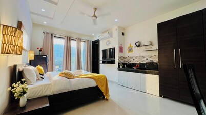 Bluo Stays - DLF Cybercity