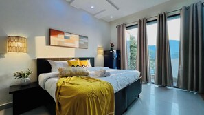 Premium bedding, down duvets, individually decorated - Bluo Stays - DLF Cybercity (Gurugram)