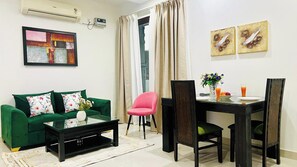 42-inch TV with digital channels, streaming services - Bluo Stays - DLF Cybercity (Gurugram)