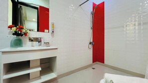 Classic Studio with Balcony | Bilik Mandi | Bidet, tuala disediakan, sabun, syampu 